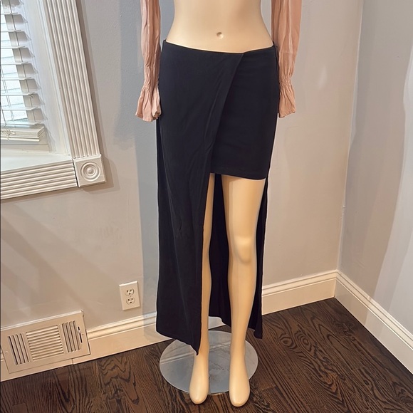 Dresses & Skirts - Elegant Black Wrap Skirt